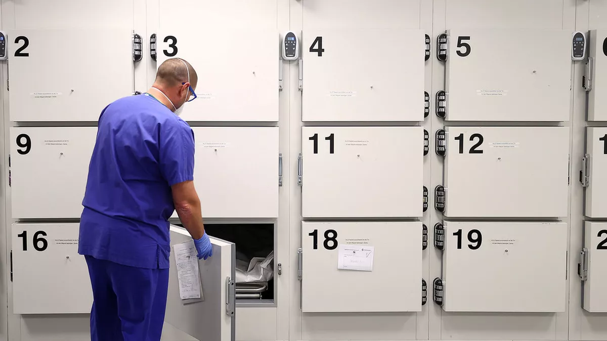 El m&eacute;dico jefe de Moradabad, Shiv Singh, dijo que los doctores&nbsp;hab&iacute;an examinado varias veces&nbsp;al paciente y que este no presentaba signos vitales.