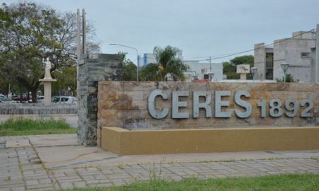 Un hombre de 26 años fue aprehendido en Ceres tras ser denunciado por agredir a su pareja. Un hombre de 26 años fue aprehendido en Ceres tras ser denunciado por agredir a su pareja.