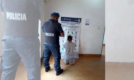 La Plata: el hombre que rápidamente fue detenido por la policía, se encontraba vendiendo pañuelos descartables La Plata: el hombre que rápidamente fue detenido por la policía, se encontraba vendiendo pañuelos descartables