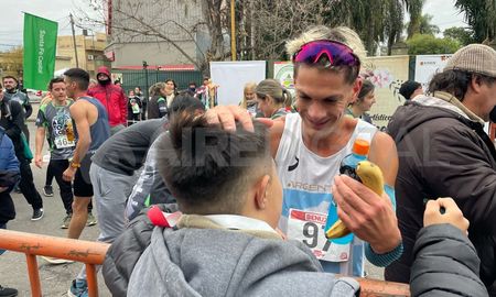 Carlos Jhonson es el ganador de los 10 kilómetros de Aristóbulo Corre, una maratón inclusiva que fomenta el comercio y turismo. Carlos Jhonson es el ganador de los 10 kilómetros de Aristóbulo Corre, una maratón inclusiva que fomenta el comercio y turismo.