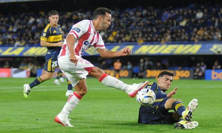 Lucas Gamba en una de las opciones de ataque del tatengue ante Boca. Lucas Gamba en una de las opciones de ataque del tatengue ante Boca.