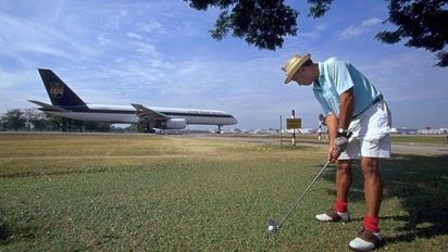 Don Mueang, el único aeropuerto que tiene ¡un campo de golf! entre sus dos pistas