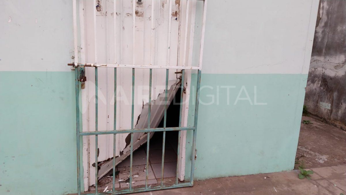 Doblaron la puerta del frente del Jardín pero no pudieron entrar por allí