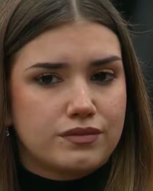 Lola debió abandonar la casa de Gran Hermano tras recibir la sanción más severa del reglamento. Lola debió abandonar la casa de Gran Hermano tras recibir la sanción más severa del reglamento.
