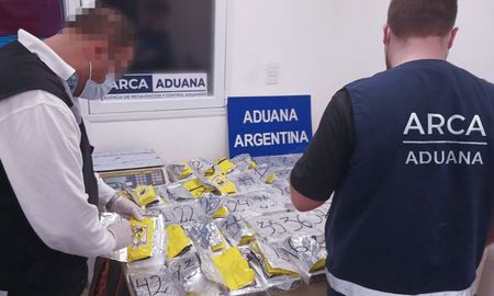 En un operativo en Salta y otro en Tucumán, la Aduana logró secuestrar un total de 59 kilos de cocaína, transportado en camiones de carga. En un operativo en Salta y otro en Tucumán, la Aduana logró secuestrar un total de 59 kilos de cocaína, transportado en camiones de carga.