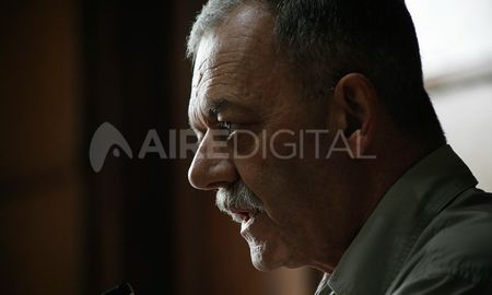 Antes de dejar su cago como jefe de la Policía de Santa Fe, Víctor Sarnaglia dedicó unas palabras a los integrantes de la Fuerza. Antes de dejar su cago como jefe de la Policía de Santa Fe, Víctor Sarnaglia dedicó unas palabras a los integrantes de la Fuerza.