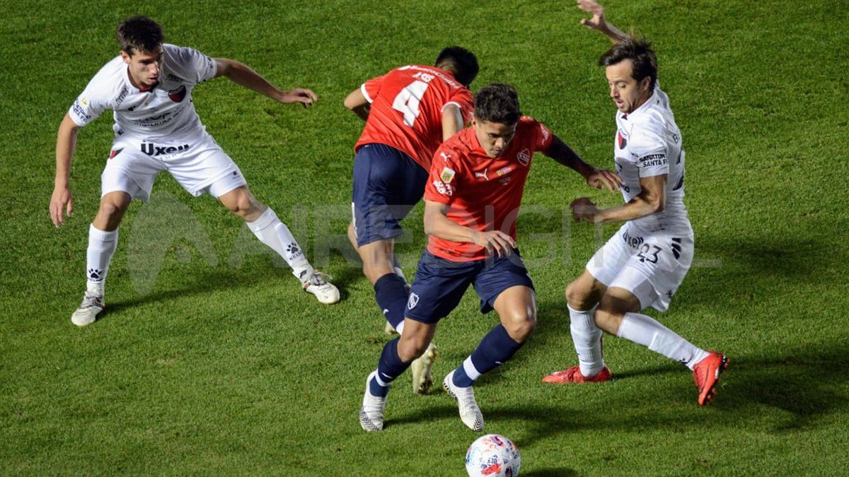 Colón e Independiente disputaron un lugar en la final de la Copa de la Liga en el Estadio San Juan del Bicentenario.