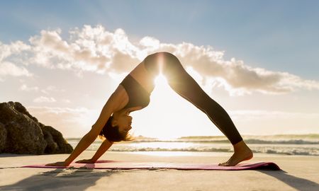 Hatha, kundalini o bikram, descubre qué tipo de yoga adapta a tu cuerpo… y a tu mente
