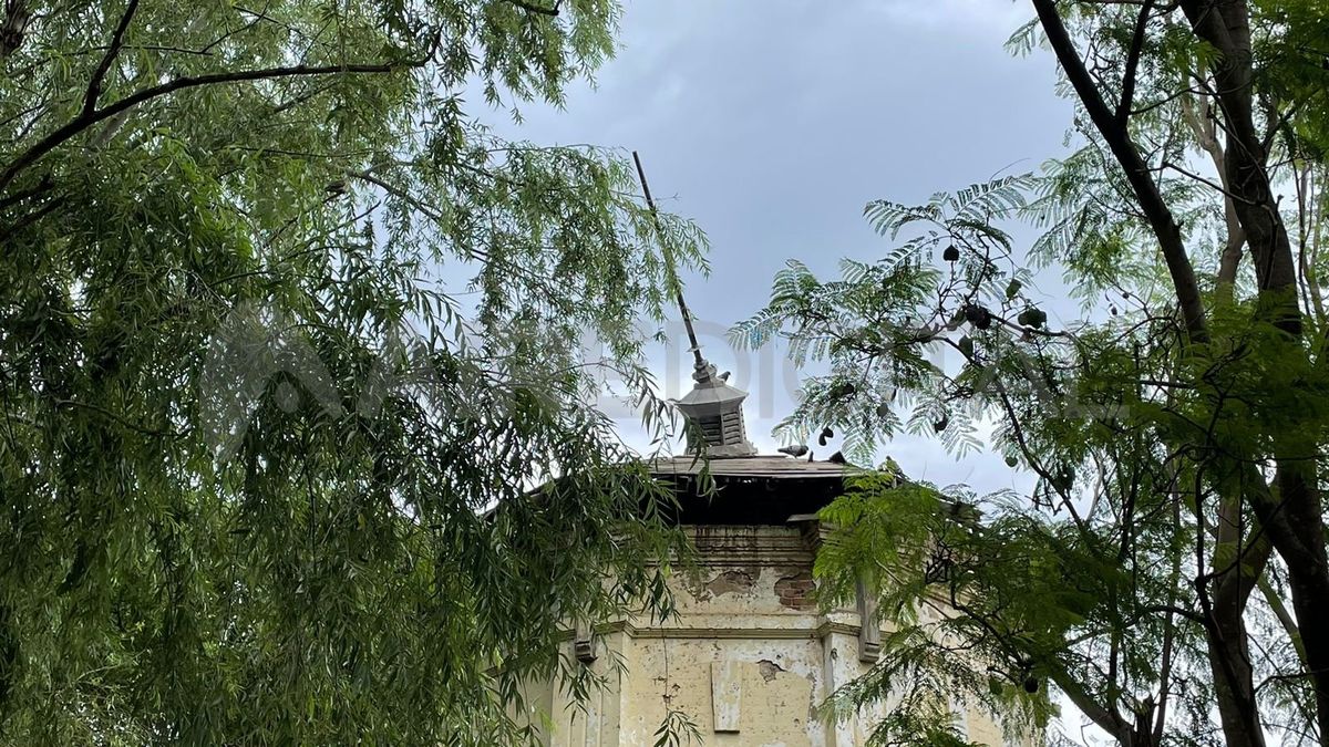 El pararrayos está ubicado sobre General López. El pararrayos está ubicado sobre General López.