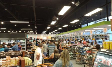 El Gobierno está en negociaciones avanzadas con grandes empresas de consumo masivo, para lanzar en los primeros días de junio una canasta de 120 productos básicos a precios congelados El Gobierno está en negociaciones avanzadas con grandes empresas de consumo masivo, para lanzar en los primeros días de junio una canasta de 120 productos básicos a precios congelados