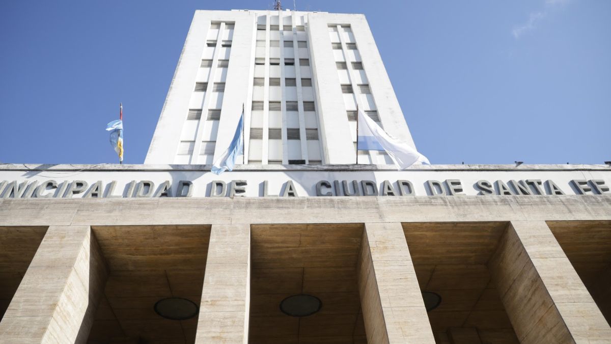 El Palacio Municipal, ubicado en Salta 2951, y las oficinas de Distrito permanecerán cerrados durante toda la jornada. La atención administrativa se retomará el martes 26. El Palacio Municipal, ubicado en Salta 2951, y las oficinas de Distrito permanecerán cerrados durante toda la jornada. La atención administrativa se retomará el martes 26.