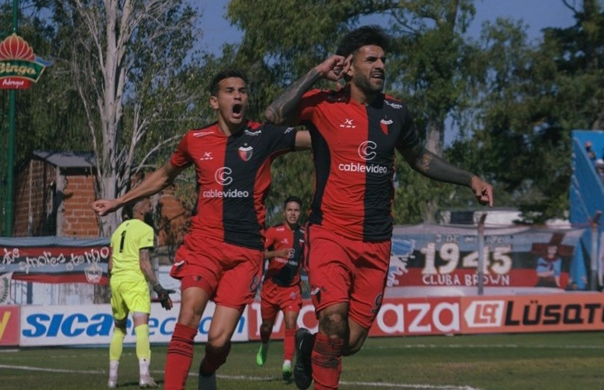 Colón viene de ganarle 4 a 0 a Brown de Adrogué. Colón viene de ganarle 4 a 0 a Brown de Adrogué.