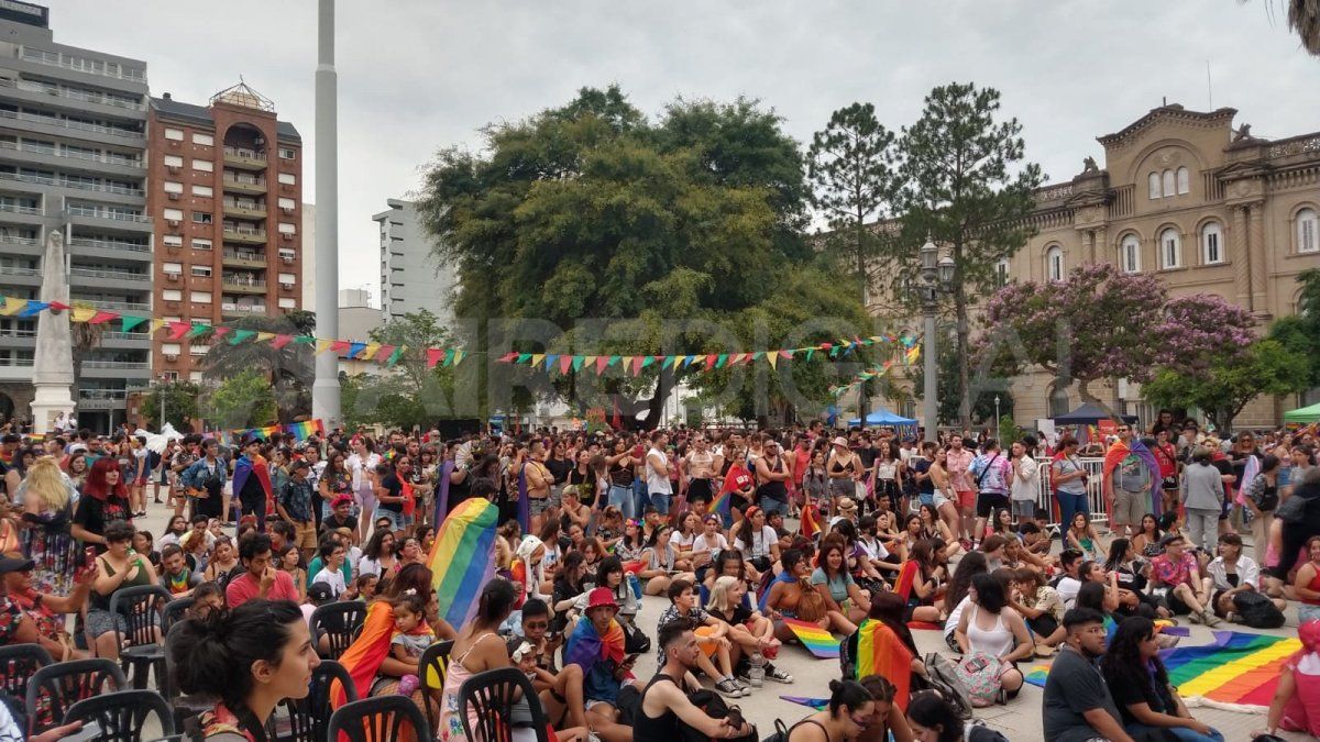 La Marcha del Orgullo tuvo una gran convocatoria en la ciudad de Santa Fe. 