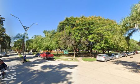 Santa Fe: le robaron la moto cuando estaba sentado en una plaza frente al Hospital Sayago Santa Fe: le robaron la moto cuando estaba sentado en una plaza frente al Hospital Sayago