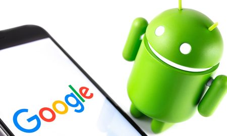 Google ha recibido reiteradas críticas por su demora en incorporar elementos de seguridad en Android. Google ha recibido reiteradas críticas por su demora en incorporar elementos de seguridad en Android.