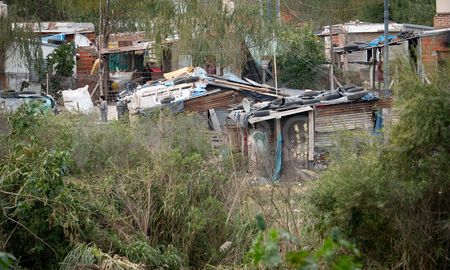 En el Gran Santa Fe, la pobreza bajó del 43,4% al 35,8% entre finales de 2024 y mediados de 2025. En el Gran Santa Fe, la pobreza bajó del 43,4% al 35,8% entre finales de 2024 y mediados de 2025.