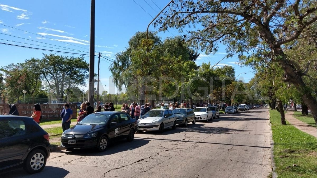 Los docentes de nivel terciario fueron citados a partir de las primeras horas de la mañana en el Centro de Educación Física n°29, ubicado en Avenida Galicia 2002 de la ciudad de Santa Fe.