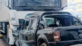 Un hombre falleció este sábado como consecuencia del brutal accidente frontal que protagonizó contra un camión brasileño en la Ruta Nacional 153.