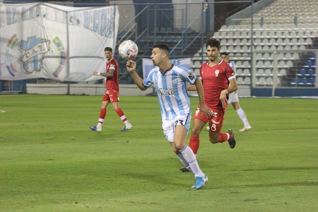 Atlético Tucumán derrotó 1-0 a Huracán y sumó su primera victoria en el Torneo de la Liga Profesional.