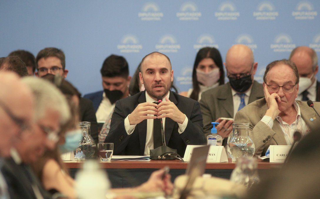 El ministro de Economía, Martín Guzmán explica en el Congreso los alcances del acuerdo con el FMI. Foto NA: DANIEL VIDES