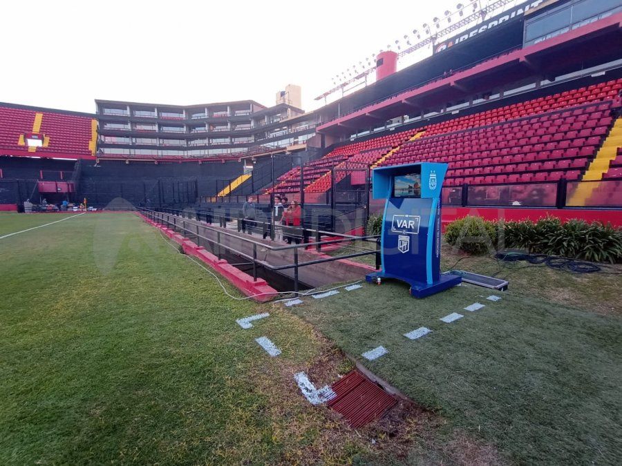 La cabina del VAR ya fue instalada en la cancha del Club Atlético Colón