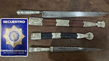 Detuvieron a un hombre en San José del Rincón por tenencia de facones en su mochila, denunciados por robo hace días atrás.