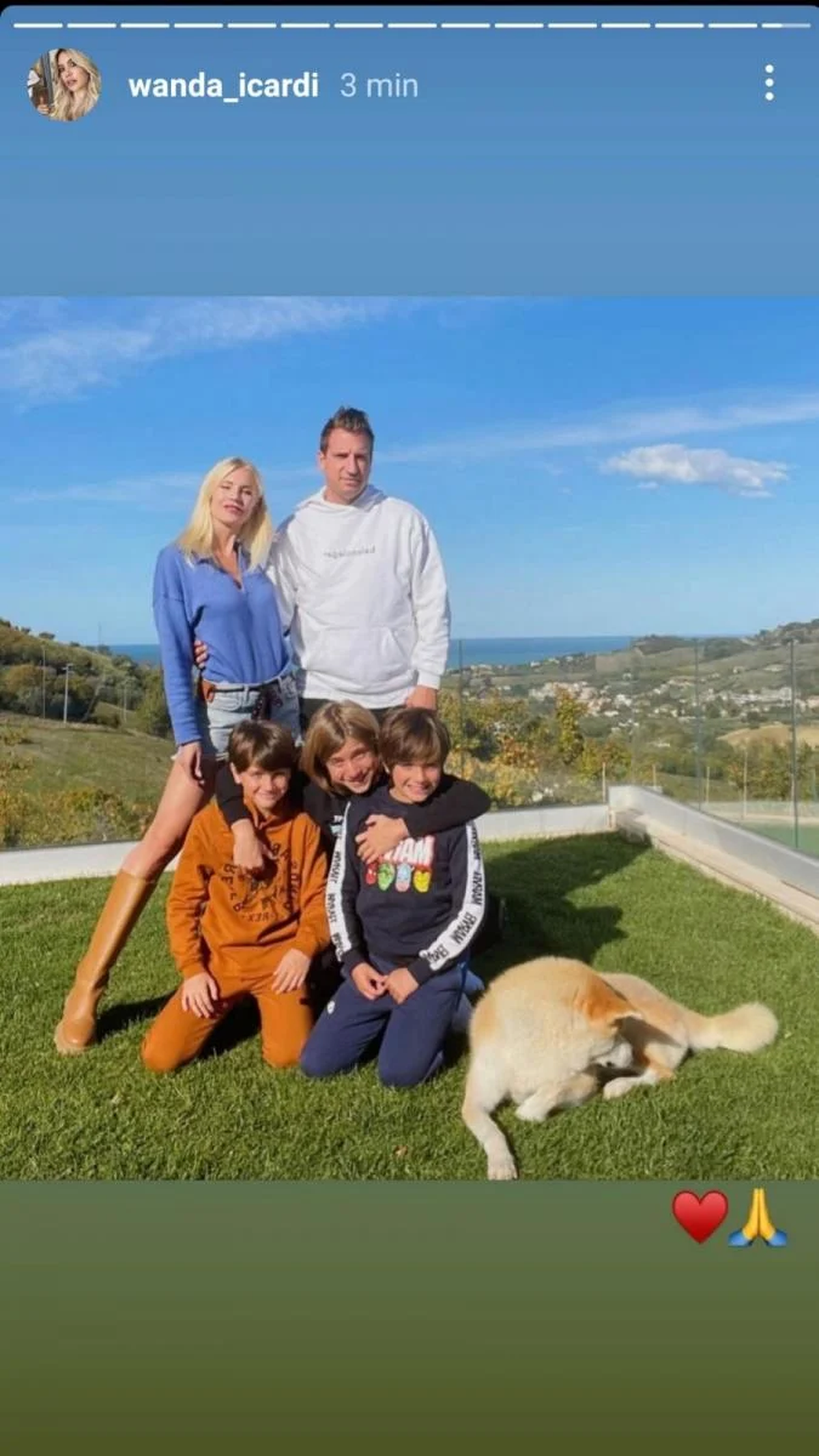 Wanda Nara comparti&oacute; la foto de Maxi L&oacute;pez y su novia junto a sus tres hijos.&nbsp;
