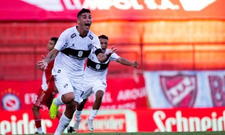 Platense venció 1-0 a Argentino Juniors por la Copa de la Liga, en su vuelta a jugar en Primera División después de 22 años. Platense venció 1-0 a Argentino Juniors por la Copa de la Liga, en su vuelta a jugar en Primera División después de 22 años.