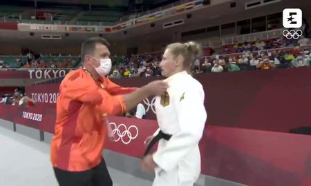 El fuerte zamarreo del entrenador, junto a las dos cachetadas, se volvieron virales en las redes sociales. El fuerte zamarreo del entrenador, junto a las dos cachetadas, se volvieron virales en las redes sociales.