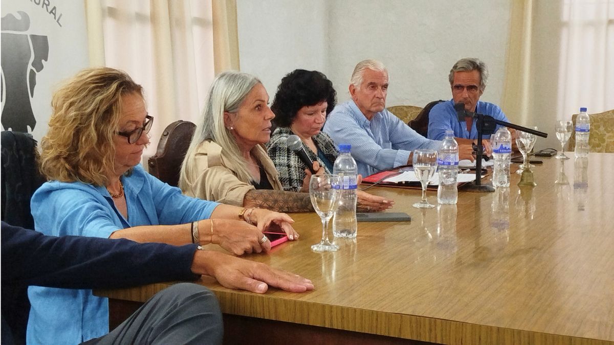 Las diputadas y candidatas de la alianza “Somos Vida y Libertad”, Silvia Malfesi y Alicia Azanza, estuvieron secundadas por la candidata a concejal Inés Masino y el aspirante a convencional Augusto Sacco. Las diputadas y candidatas de la alianza “Somos Vida y Libertad”, Silvia Malfesi y Alicia Azanza, estuvieron secundadas por la candidata a concejal Inés Masino y el aspirante a convencional Augusto Sacco.