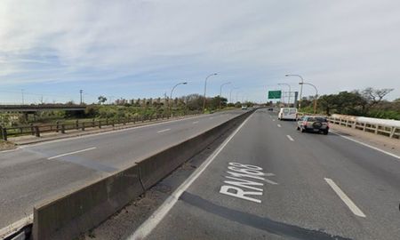 Litoral Gas realiza tareas de mantenimiento en el gasoducto ubicado en la ruta nacional 168, debajo del aliviador más cercano al Conicet Santa Fe.
