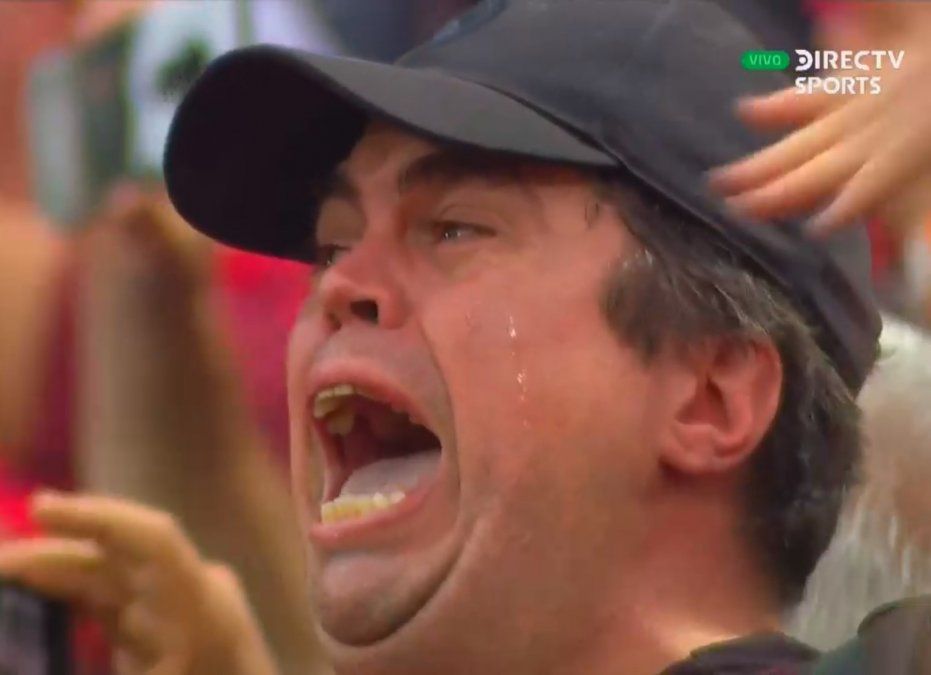 La imagen de un hincha emocionado al ritmo de Soy Sabalero