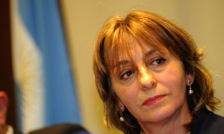 Entre los personajes que aparecen denostados y cuestionados por funcionarios del gobierno de Cambiemos sobresalen la ex procuradora general de la Nación Alejandra Gils Carbó.
