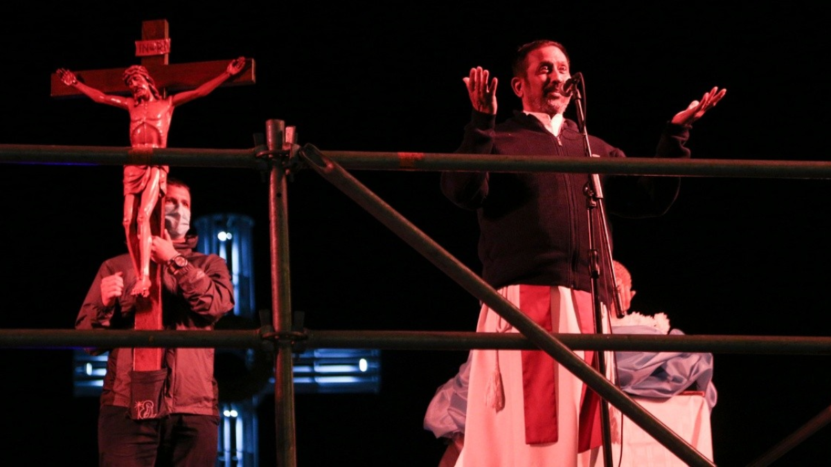 El padre Igancio Peries anunció que el Vía Crucis de este año se hará se forma virtual.