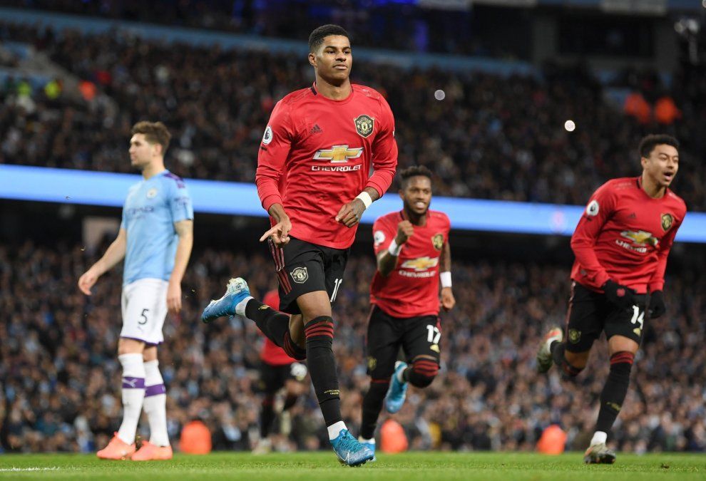 Manchester United sorprendió al City y se quedó con el clásico de la ciudad