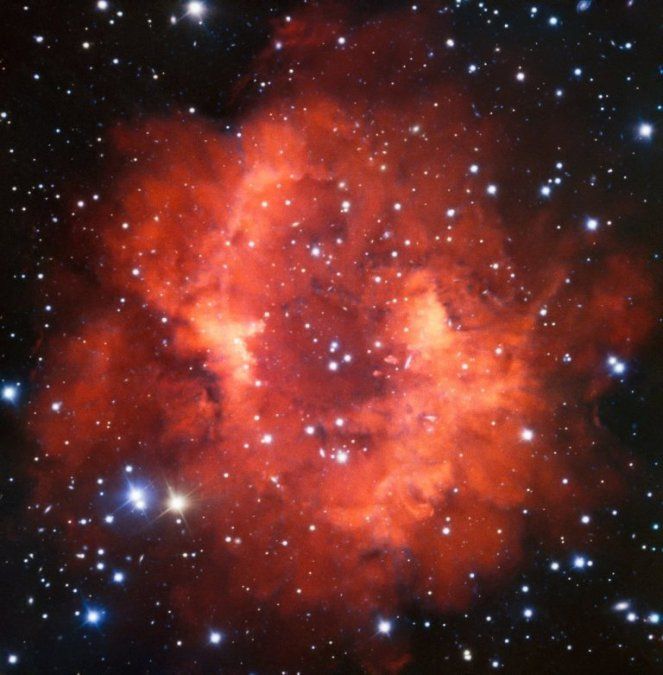 Los restos rojos de una estrella que murió hace mucho tiempo y que muestran el destino del Sol