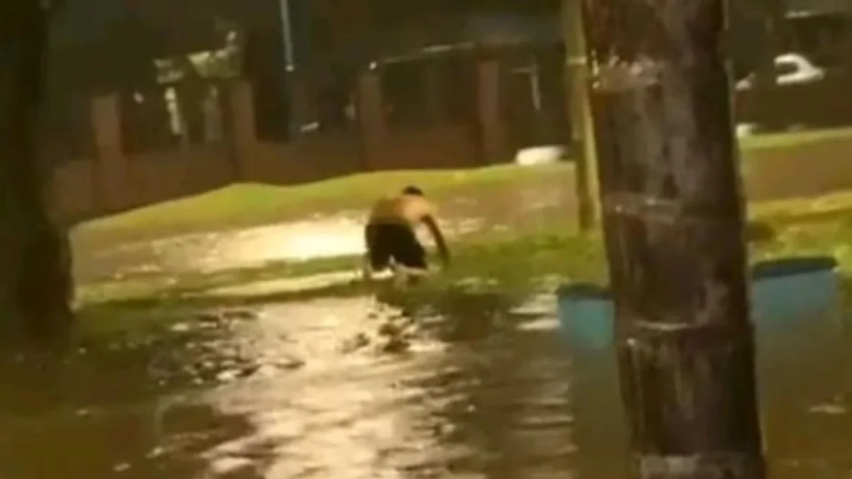 Un nene murió electrocutado mientras jugaba en la calle bajo la lluvia.