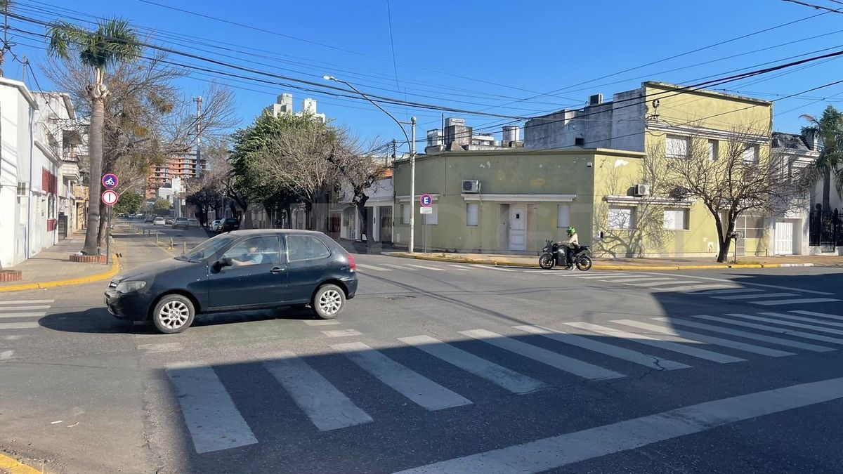 Una mujer fue atacada a golpes durante un robo en el barrio sur de la ciudad de Santa Fe y su familia solicita videos que hayan quedado registrados en cámaras de seguridad.