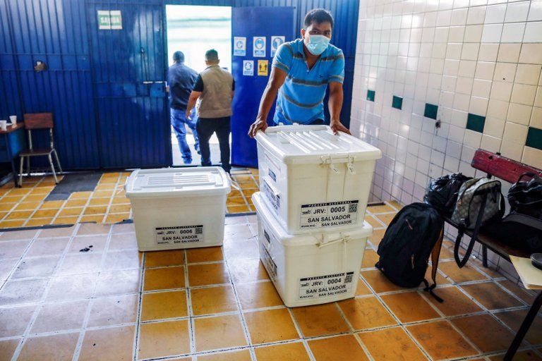 En El Salvador, los comicios serán vigilados por unos 40.000 efectivos de seguridad, entre policías y militares y observadores internacionales, y el despliegue no es casual.