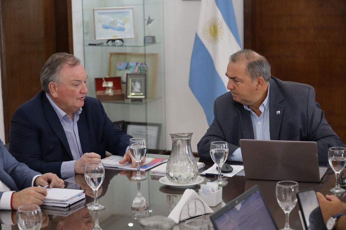 El senador Felipe Michlig junto al intendente de Santa Fe, Juan Pablo Poletti.