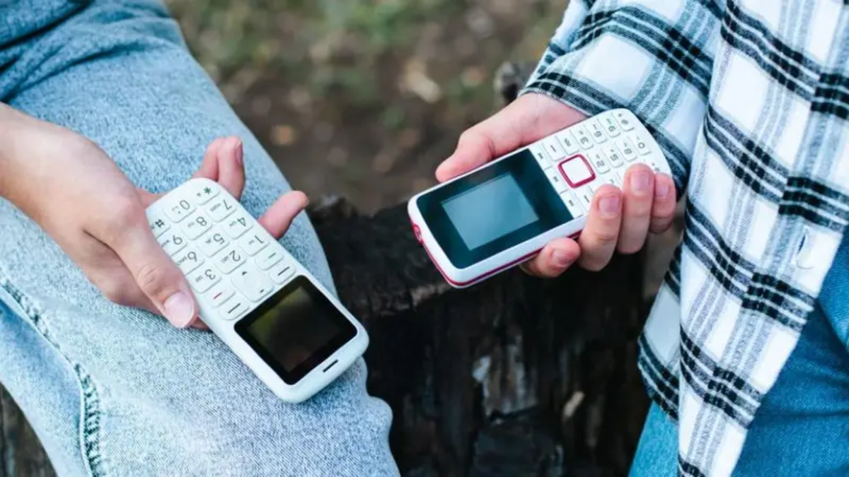 0>Los teléfonos con teclado físico ganan terreno entre los jóvenes argentinos que buscan desconectar de la rutina digital.