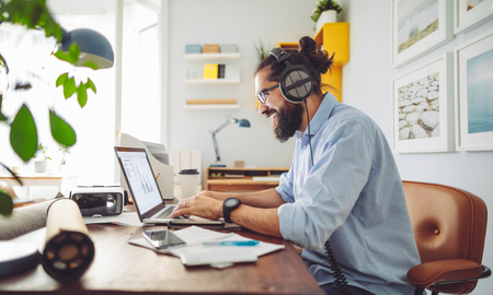 Las mejores plataformas para trabajar home office y ganar en dólares Las mejores plataformas para trabajar home office y ganar en dólares