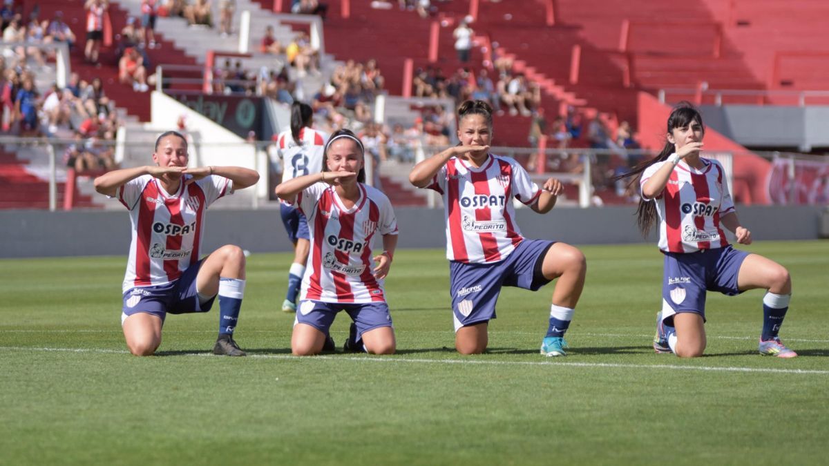 Unión enfrenta a Lanús por el sueño del ascenso a Primera.