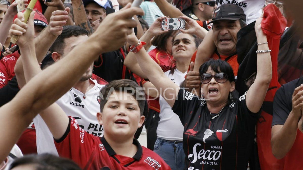 Las 37 mejores fotos de la multitudinaria despedida al plantel de Colón