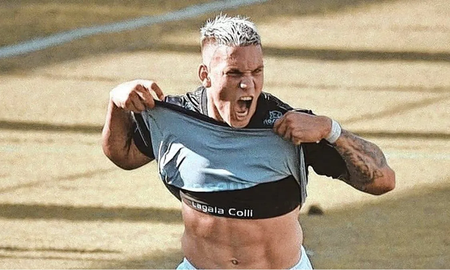 En plena final de Colón vs Racing, estalló en la redes la foto hot de Enzo Copetti En plena final de Colón vs Racing, estalló en la redes la foto hot de Enzo Copetti