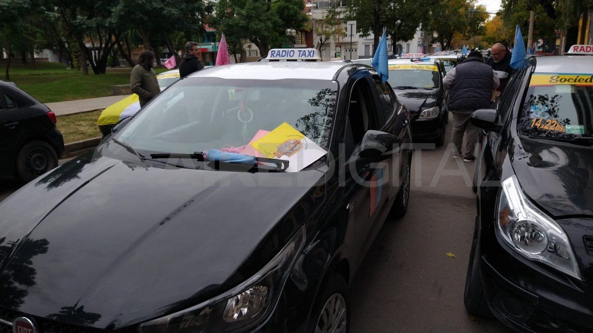 El presidente de la Asociación de Taxis, Damián Cóceres, explicó a AIRE que la actividad estará sujeta al funcionamiento de las estaciones de servicio.