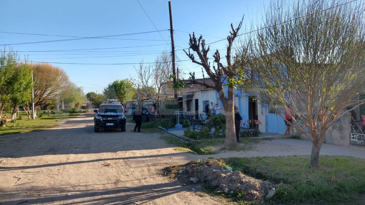 Los tres sujetos se dispararon entre sí frente a la peluquería de barrio La Ranita.
