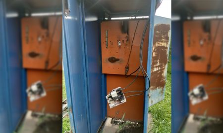 El tablero que controla la iluminación en el Parque del Sur y en el parque de la Constitución fue vandalizado y robado. El tablero que controla la iluminación en el Parque del Sur y en el parque de la Constitución fue vandalizado y robado.