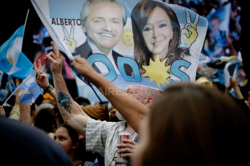 Así se vivió el triunfo electoral en el búnker del Frente de Todos en Buenos Aires