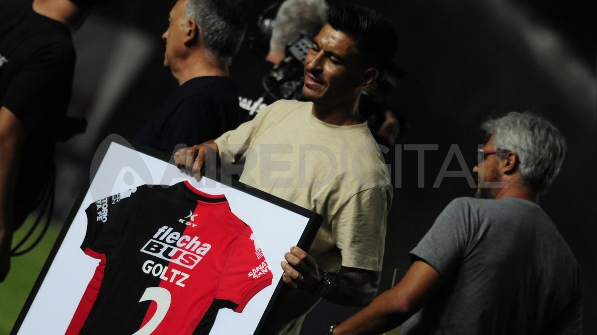 Paolo Goltz fue reconocido por la dirigencia de Colón en el partido ante Temperley.